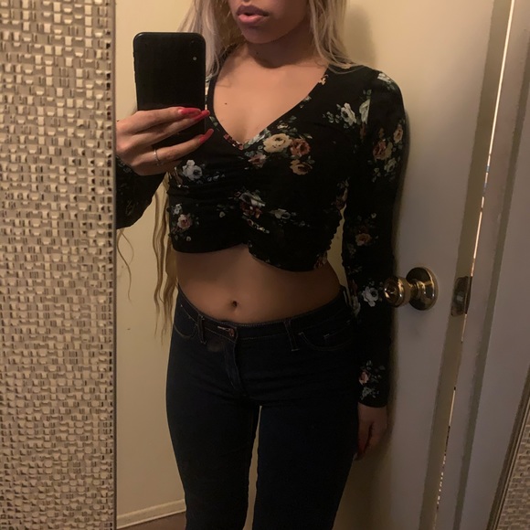 Forever 21 Tops - Forever 21 Floral Crop Top